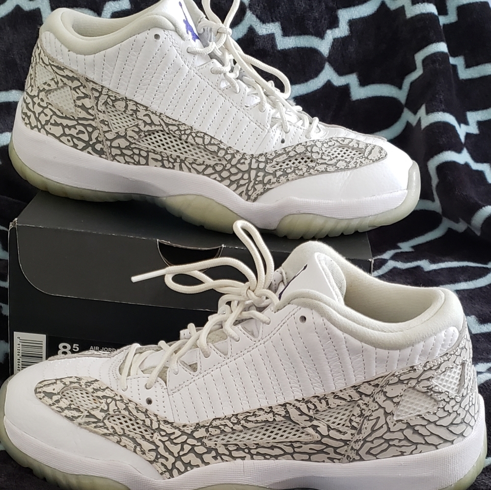 Air Jordan 11 Retro Low